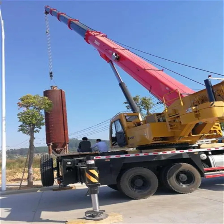 三台专业吊车租赁多少钱