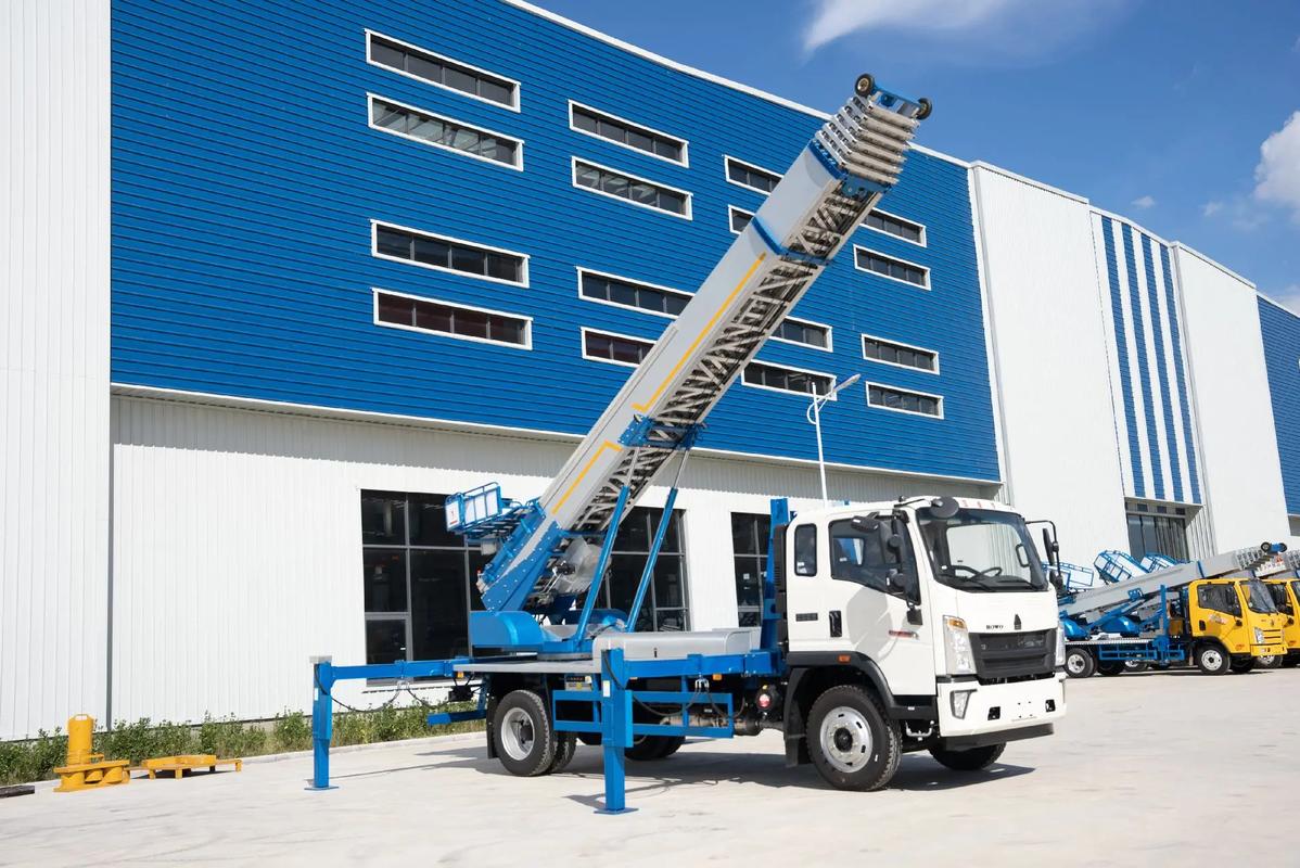 三台小型云梯车上料车租赁多少钱