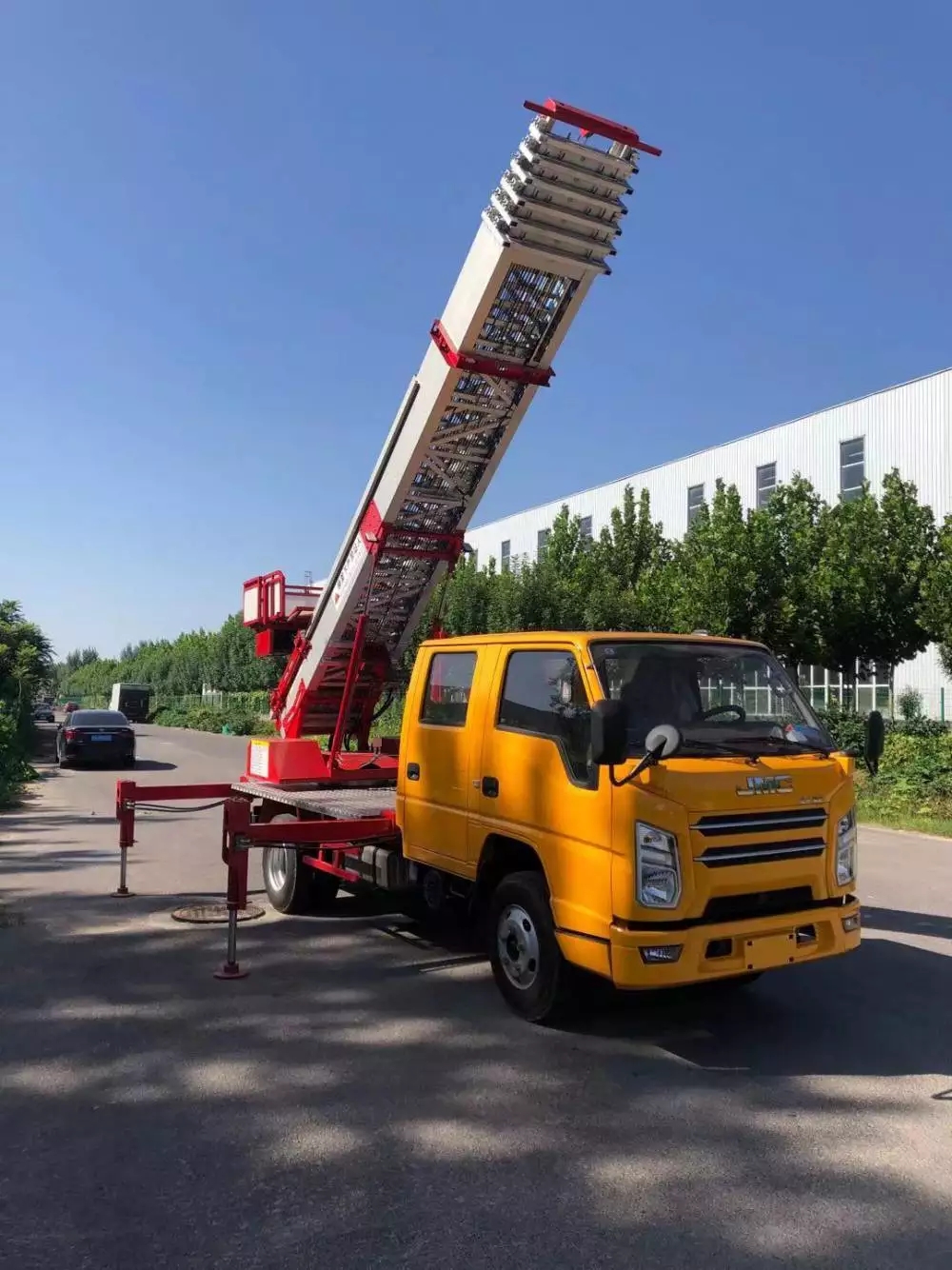 三台附近的云梯车出租服务：轻松解决高空作业需求