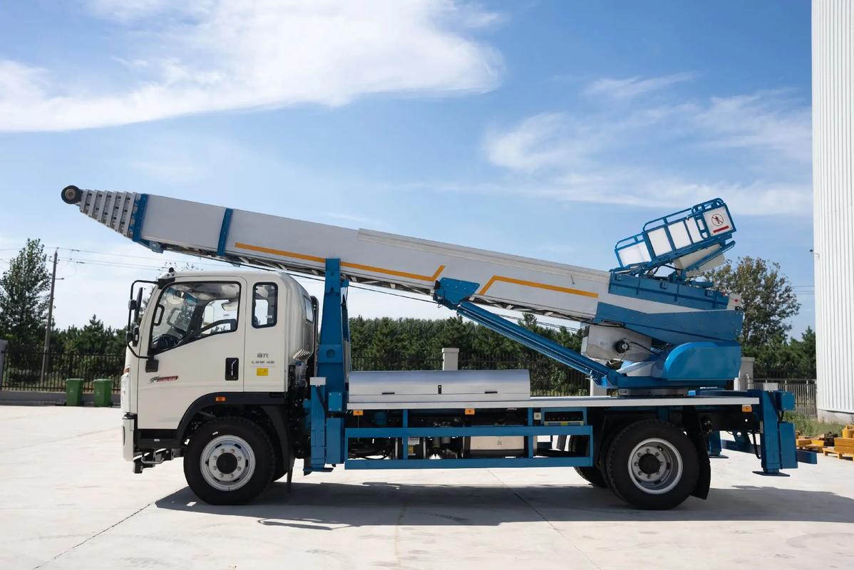 三台云梯上料车租赁费用