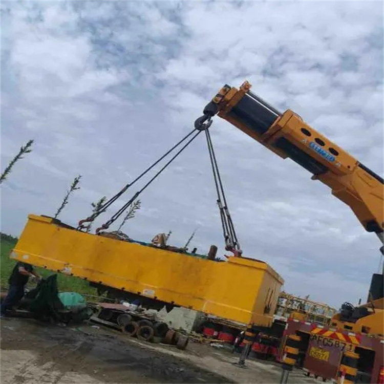 三台随车吊吊集装箱怎么吊